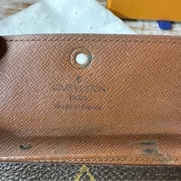 Louis Vuitton Monogram 4 ring key holder
*  *Guaranteed AUTHENTIC - Picture 7 of 12